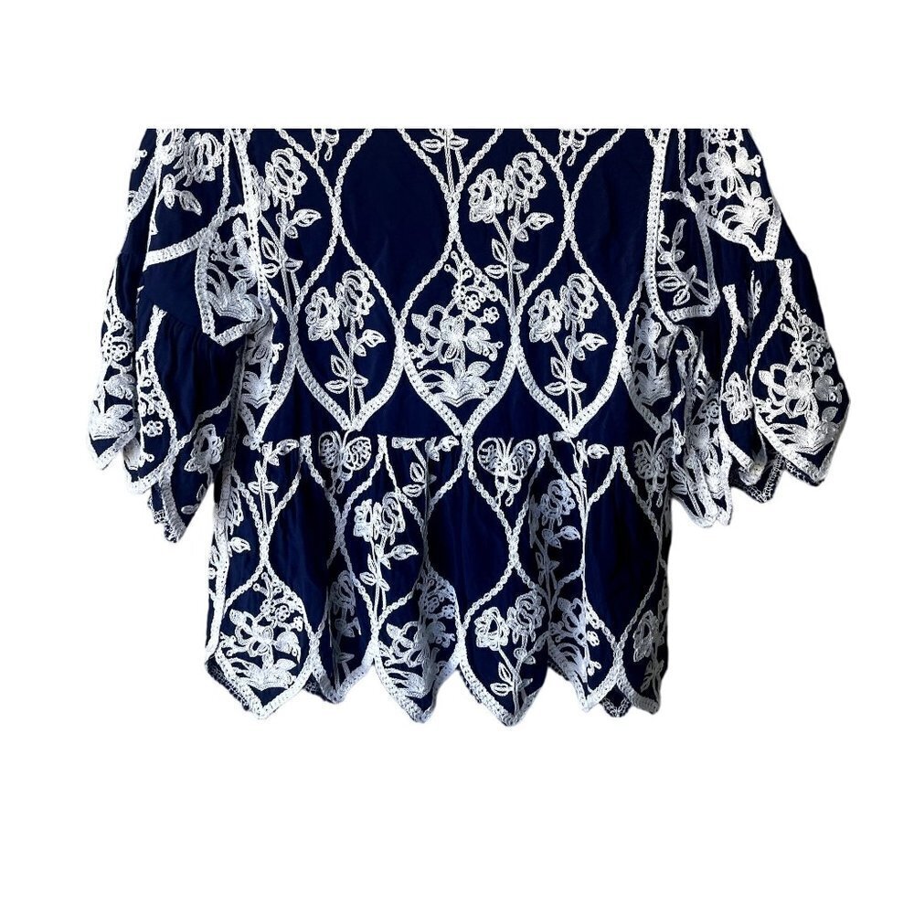 Kindred‎ Anthropologie Blue Embroidered Floral Sz M Peasant Bell Sleeve Top - Picture 6 of 9